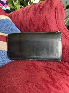 Gucci Black Leather Zip-Around Wallet